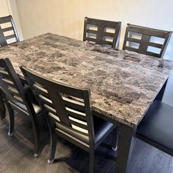 Dining Room Table with 6 chairs