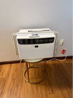 Frigidaire 6,000 BTU 115V Window-Mounted Air Conditioner, up to 250 sq. ft. In great condition working