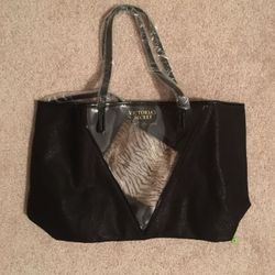 New Victoria’s Secret tote bag with wristlet