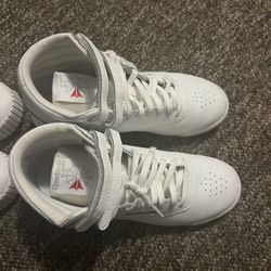 Girls Size 3 Reebok Sneaker (FREE!!!!)