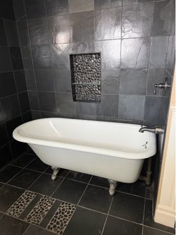 Clawfoot bathtub