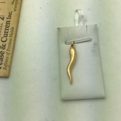 14k Yellow Gold Italian Horn Pendant 