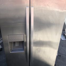Whirlpool Stainless Steel Refrigerator With Water And Icemaker DELIVERY!