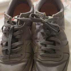 Ladies Shoes Nike  9.5