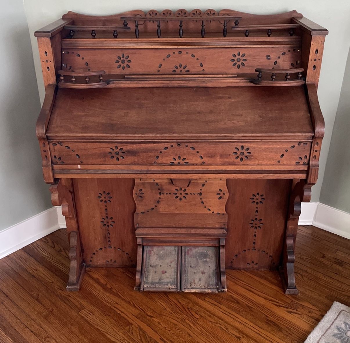 FREE Antique Pump Organ