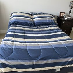 Blue stripped Full comforter with two shams 
