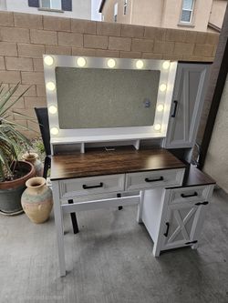 Vanity, Makeup Table 