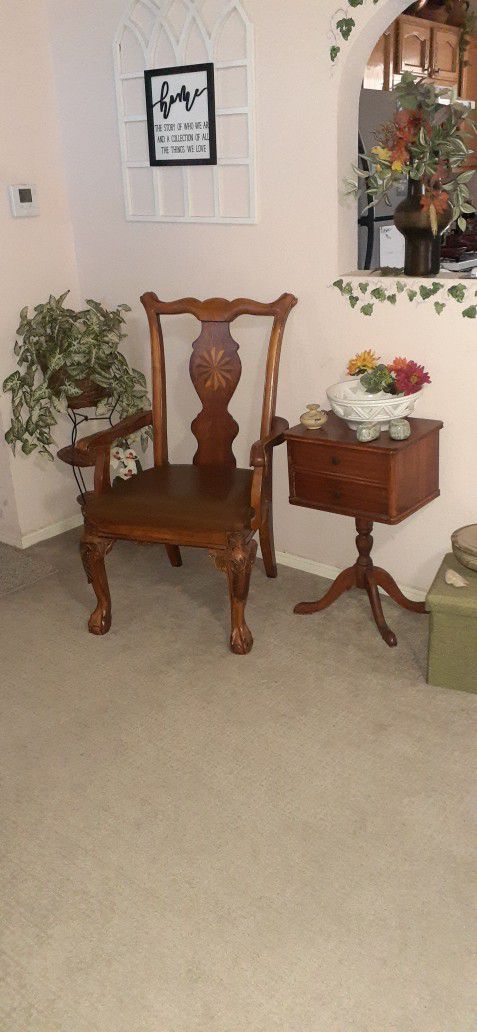 Antique Wood Chair Silla $60