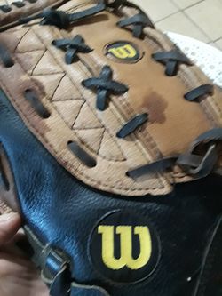 SOFTBALL GLOVE