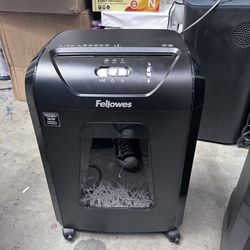 Slightly Used * Fellowes Powershred 1500C Cross-Cut Paper Shredder, 15-Sheet, Black