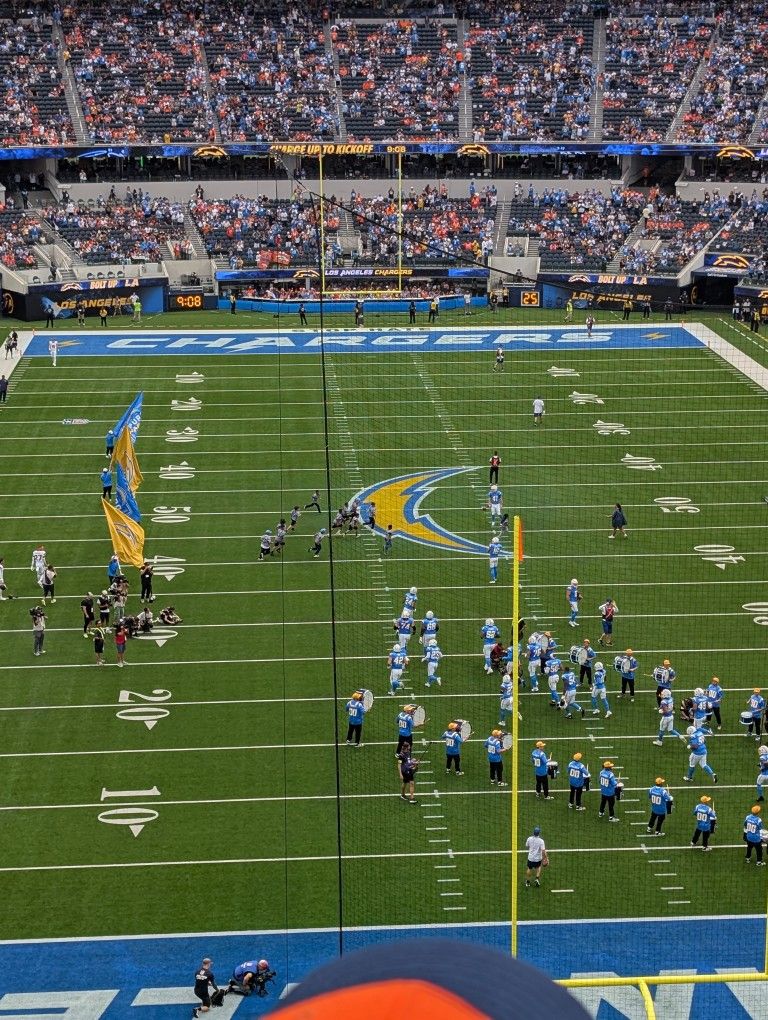 Chargers vs Eagles MNF Dec 8