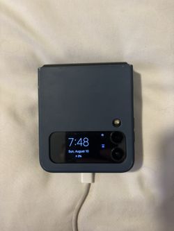 Samsung Galaxy Z Flip 4 Phone Perfect Condition