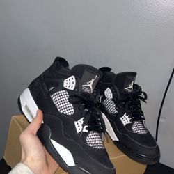 Jordan 4 Retro White Thunder (2024)