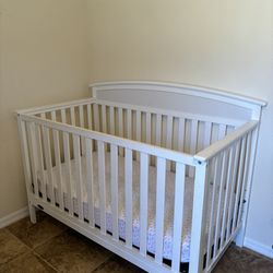 White Baby crib with mattress 
