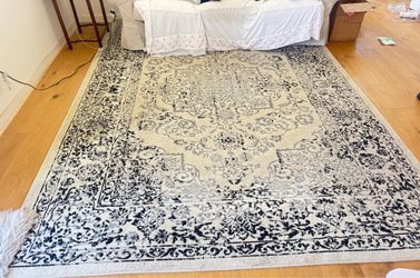 Large Area Rug – $15 – Pickup in Chino