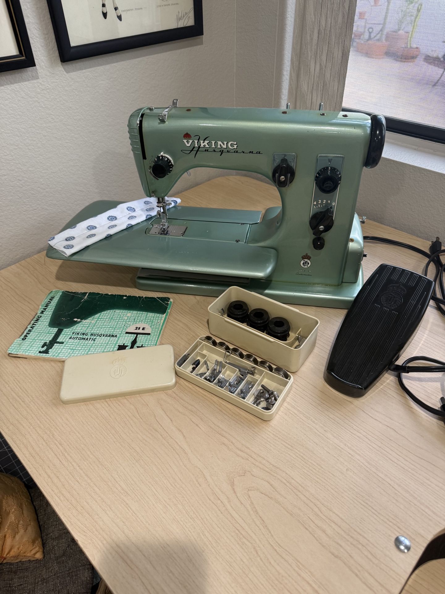 Vintage Viking Model 21E Sewing Machine w/Case & All Attachments Circa 1960 Made In Sweden