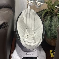 4 moms Baby Swing 