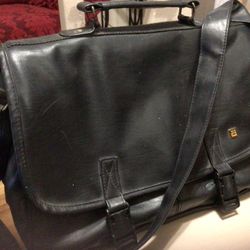 - BLACK LEATHER-15”  PROFESSIONAL  BAG