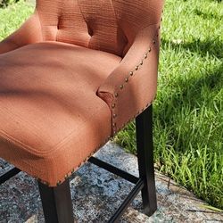 Sillas Altas de Madera Tapizado En Tela Color Naranja.  Set de 2. WOODEN STOOLS