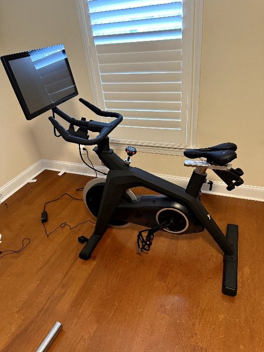 EXERCISE BIKE ( STRYDE)