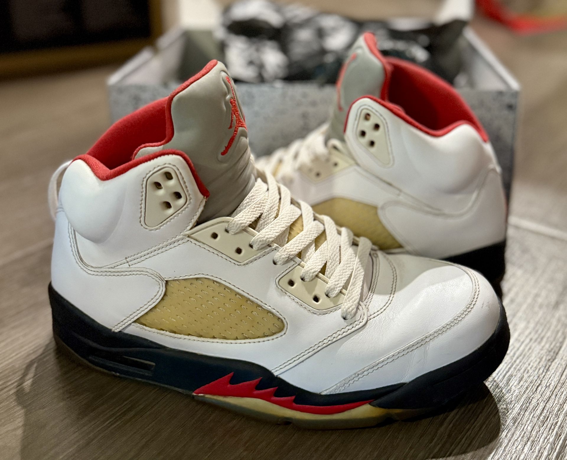 Air Jordan 5 Retro Fire Red (US Men 9)