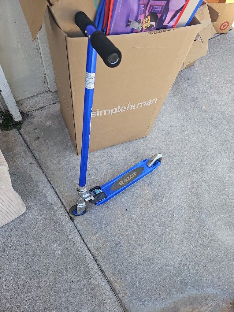 Razor Blue Kids Ride