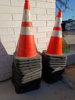 28" traffic Cones