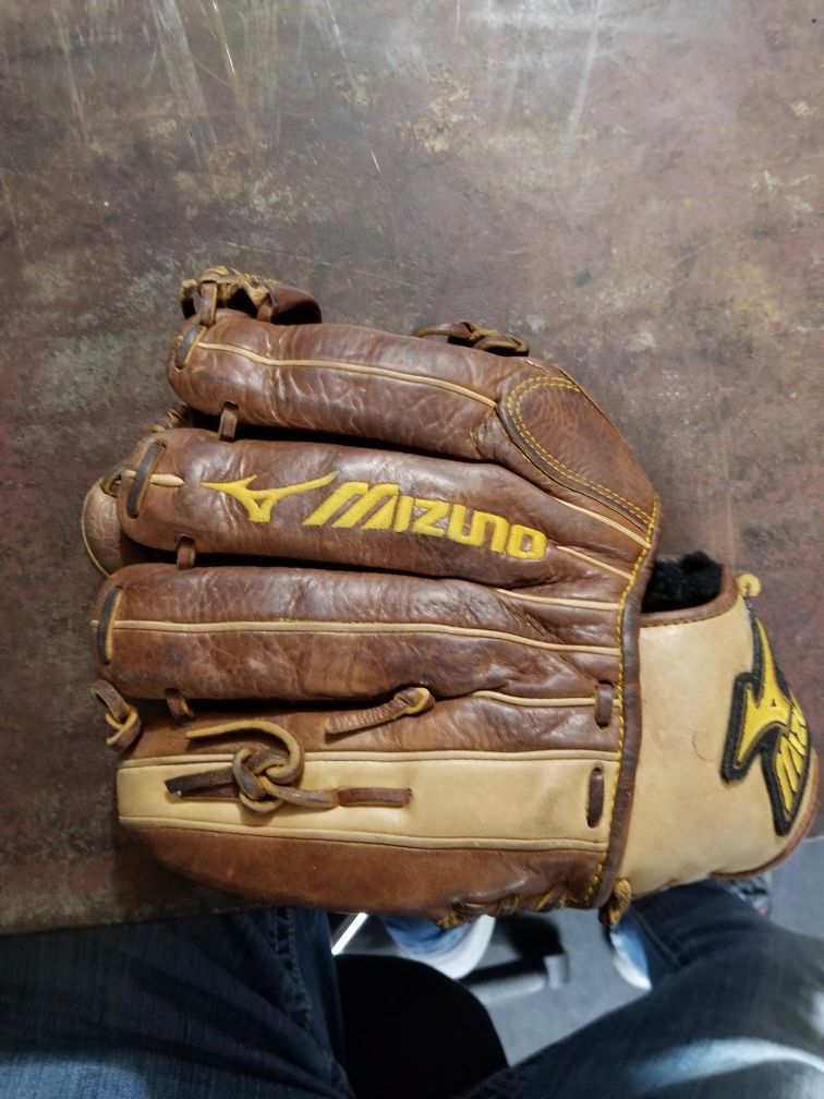 Mizuno classic soft pro glove