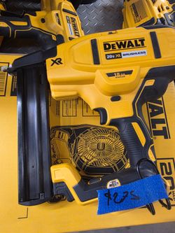 DEWALT 20V MAX XR BRUSHLESS 18 GA STAPLER TOOL ONLY NEW