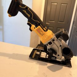 DeWalt DCS571 20V Brushless Atomic Compact Series 4-1/2in Circular Saw