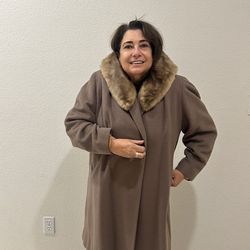 Grandma‘s Vintage Wool Coat With Fur Collar