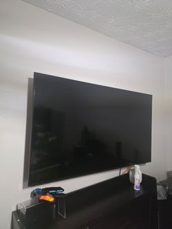50in Large Flat Screen TV Wall Mounted
