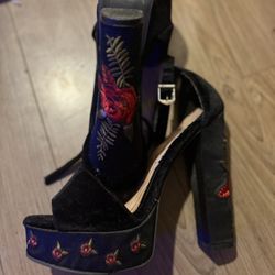 Chinese Laundry heels with rose embroidery Size 8, like new