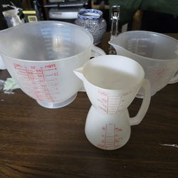 Set of 3 Tupperware Measuring Cups