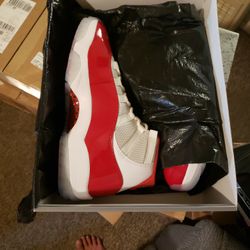Air Jordan 11 Retro Cherry Red 2022 Size 9.5M 
