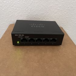 Cisco SG110D-05 5-Port Gigabit Switch
