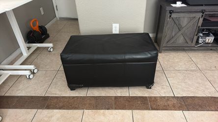 Storage chest/ottoman