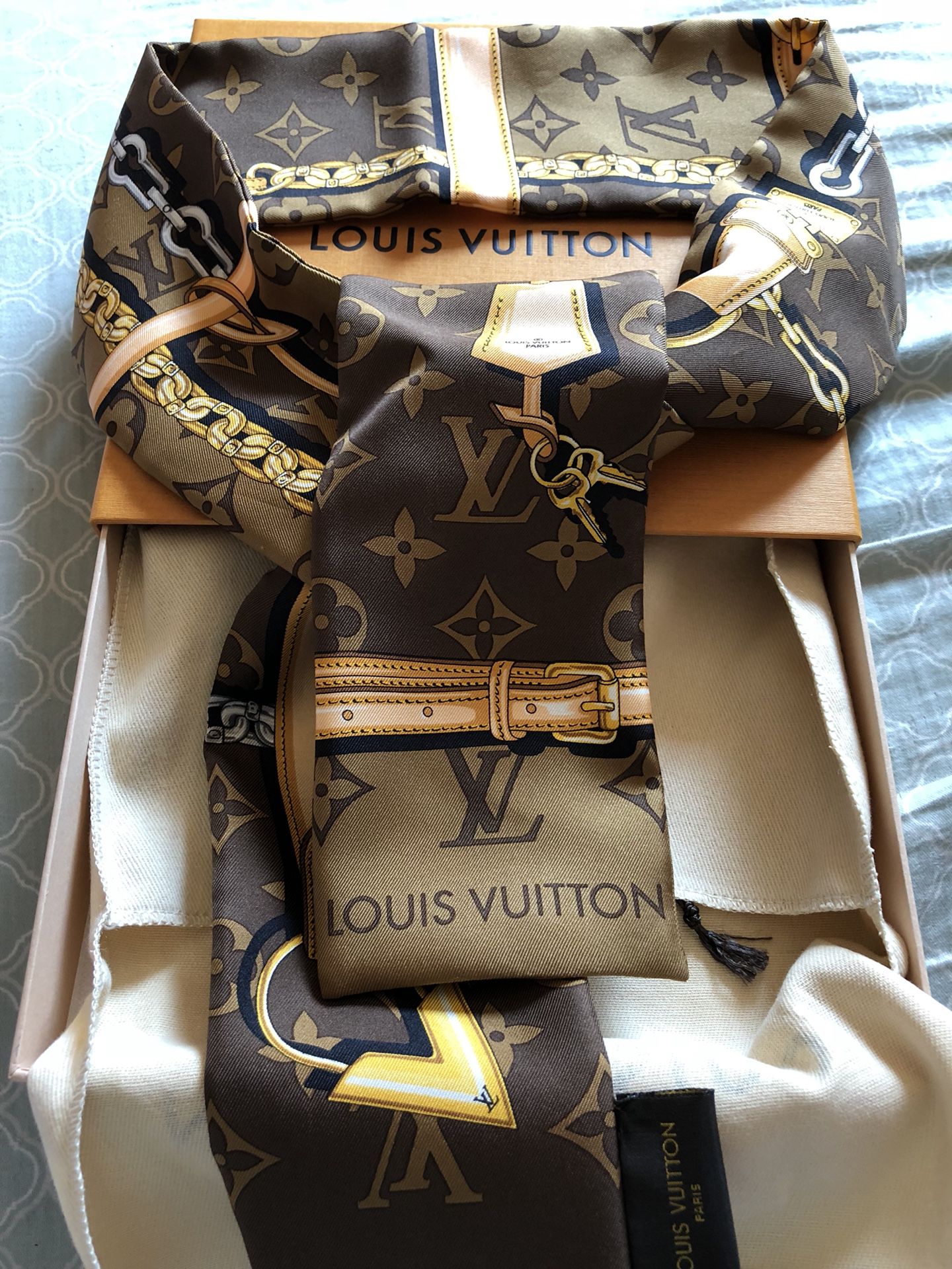 Louis Vuitton Bandeau - Scarf 100% Silk for Sale in El Monte, CA - OfferUp