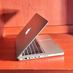 Apple Macbook Pro 13” I5/8GB/256GB SSD macOS 15.1 Sequoia $140