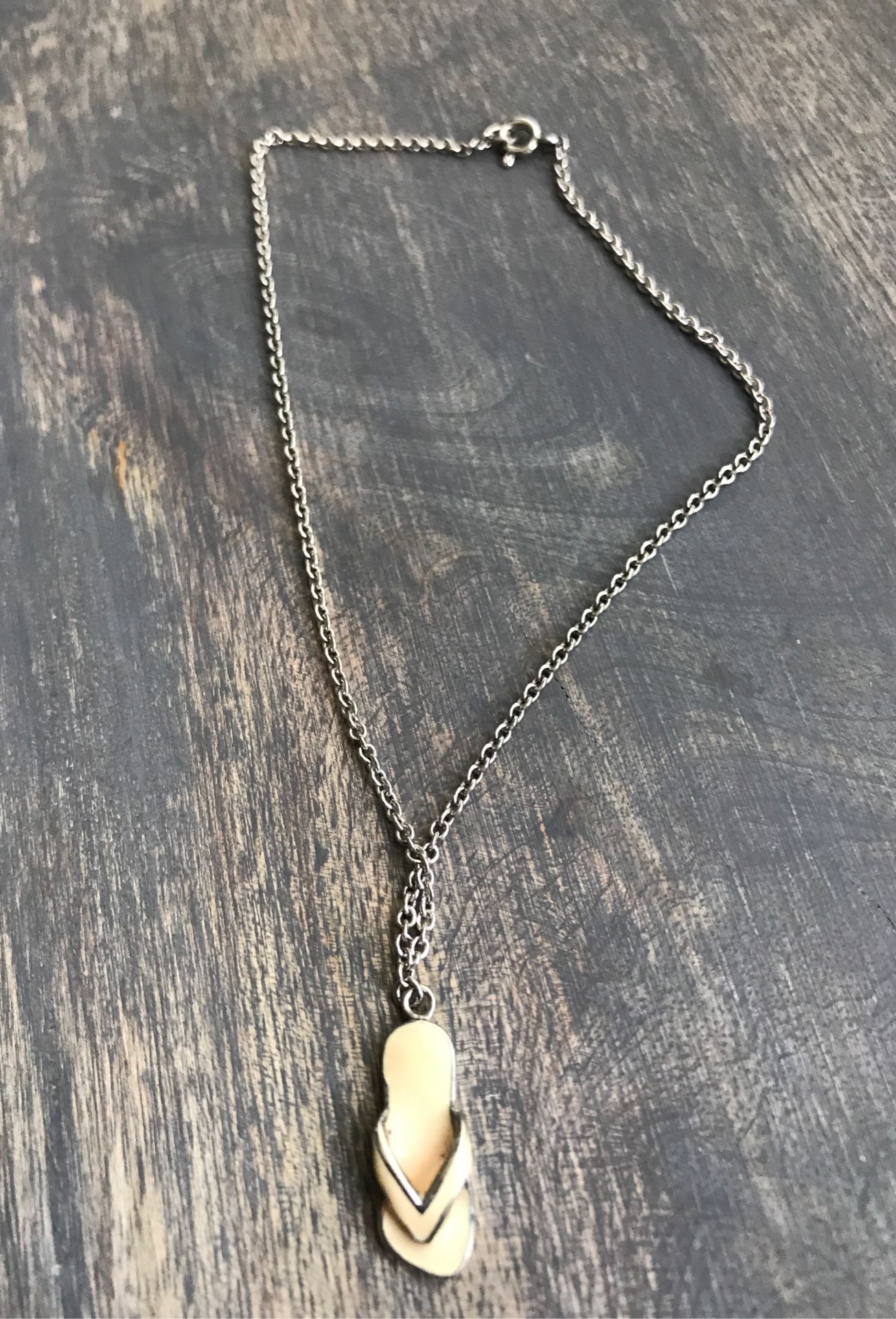 Silver .925 anklet with pendant measurements: 6 inches long