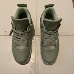 Mint Green Jordan 4’s