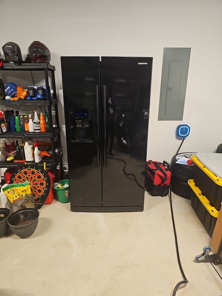 Side By Side Samsung Gloss Black Refrigerator Freezer