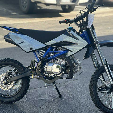 Brand New 125 CC Dirtbike // Financing Available 