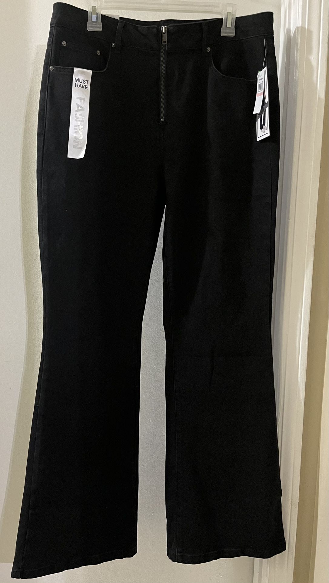 Woman’s Flare Leg (zip) Jeans (13) NEW!!!