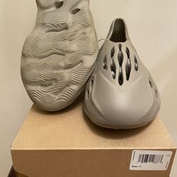 Yeezy Foam Runner 'Stone Sage' (GX4472) Size (6,9,10,11)
