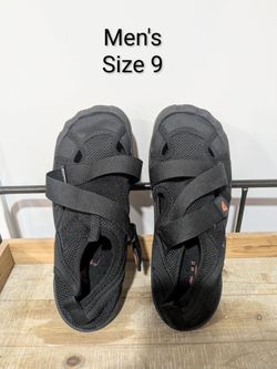 Men's water shoes