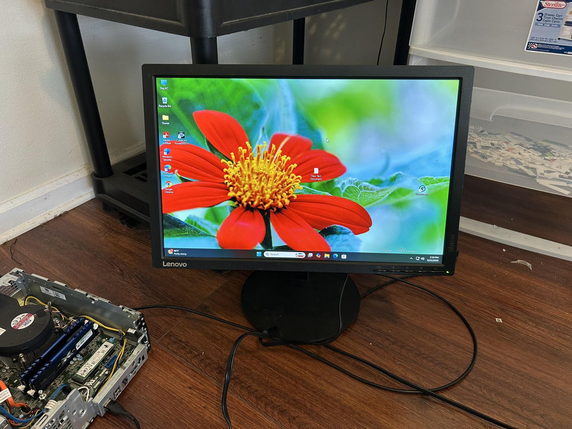 LENOVO 19" SCREEN, SUPPORTS HDMI, DISPLAY PORT, AND VGA