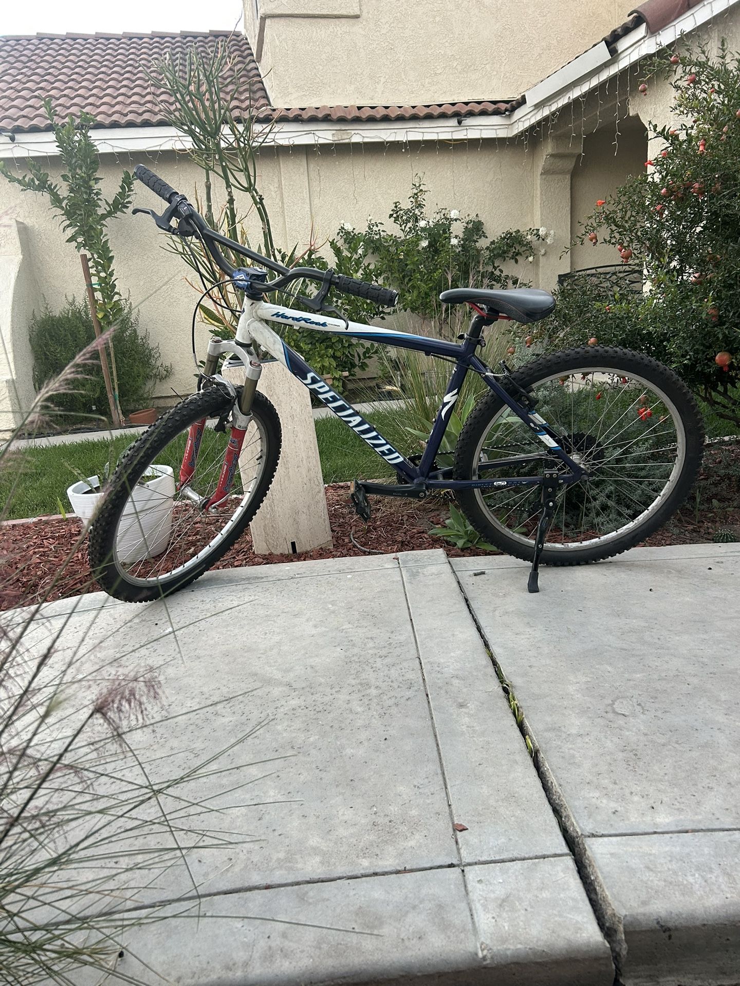 Specialized Hardrock Mountain Bike 
