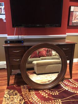 Broadway Server And Mirror In Cherry Finish