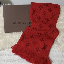 Red Scarf LV